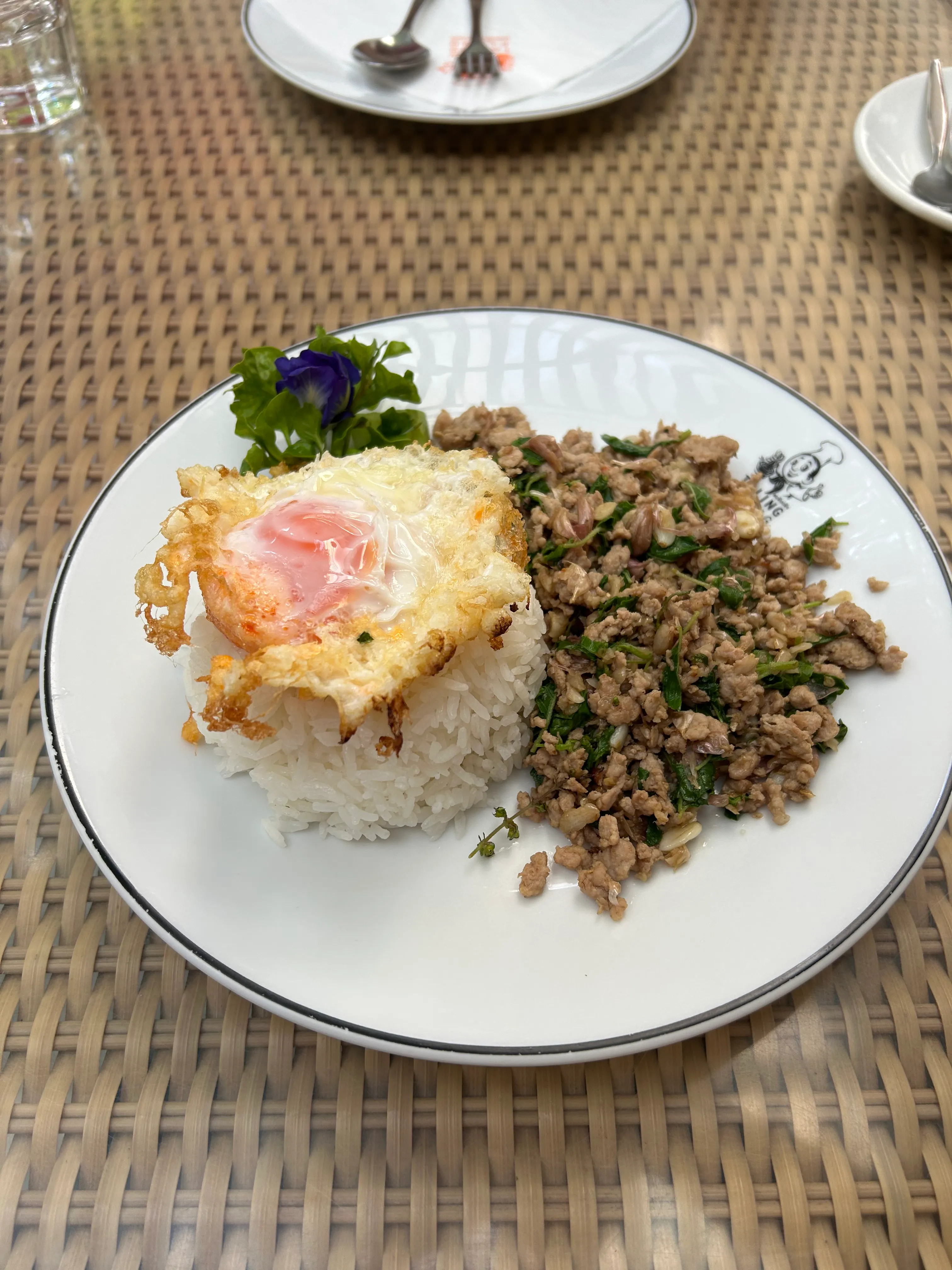 Taling Pling のガパオライス（半熟目玉焼きのせ）