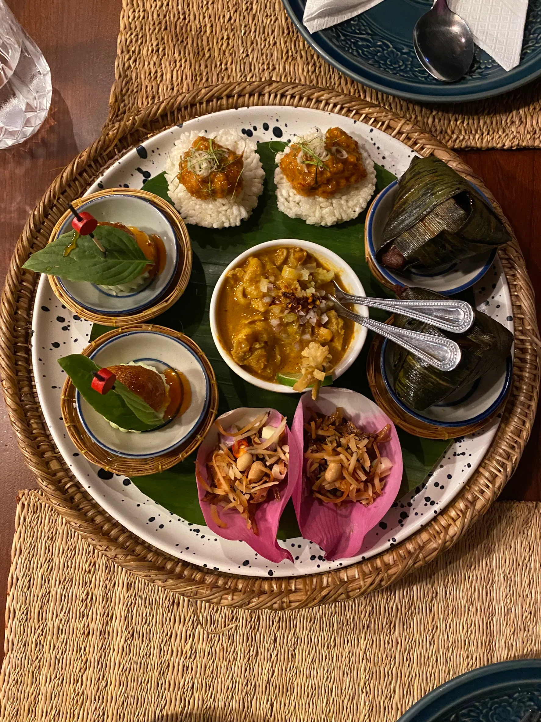 THE LOCAL の前菜の盛り合わせ