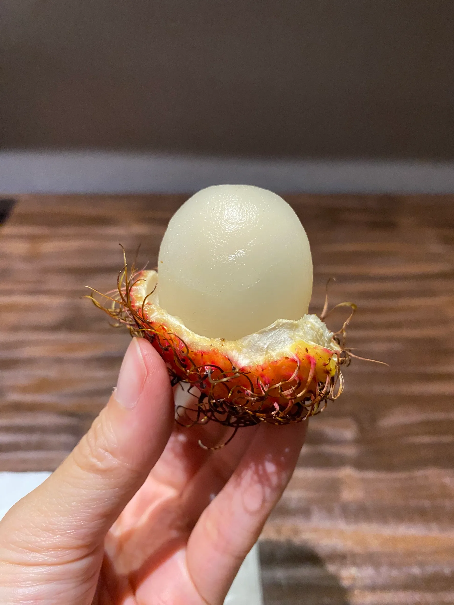 ランブータンの皮を剥いた中身