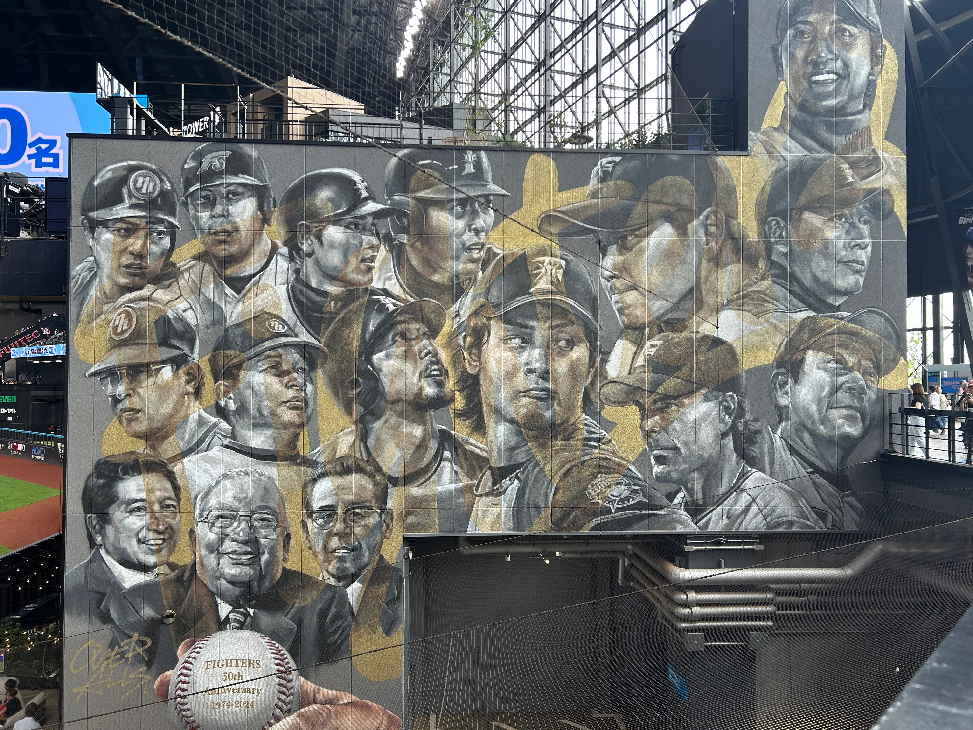 エスコンフィールド場内のファイターズ 50 周年記念の壁画アート