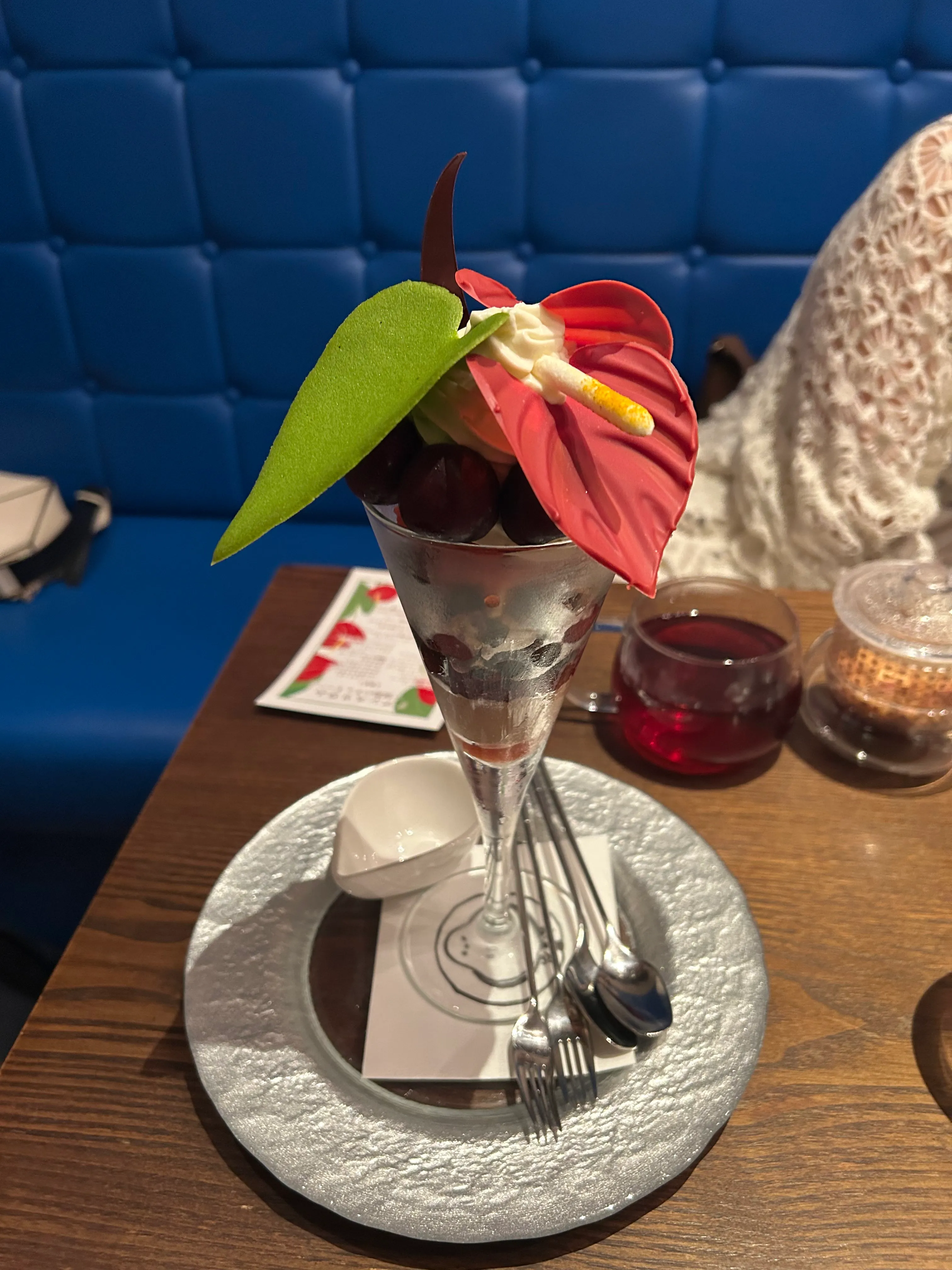 花を飾った締めパフェ